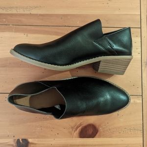 Women's Black Low Ankle Bootie Shootie 9.5 Faux-Leather Pointed Toe block heel